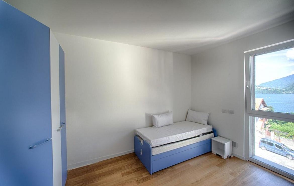 Modern Apartments Lake View With Pool Муссо Экстерьер фото
