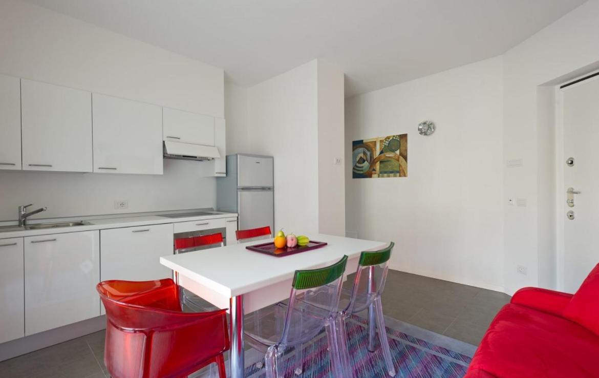 Modern Apartments Lake View With Pool Муссо Экстерьер фото