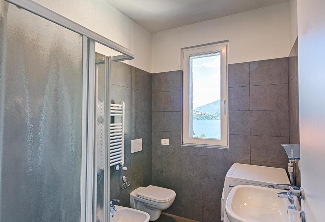Modern Apartments Lake View With Pool Муссо Экстерьер фото