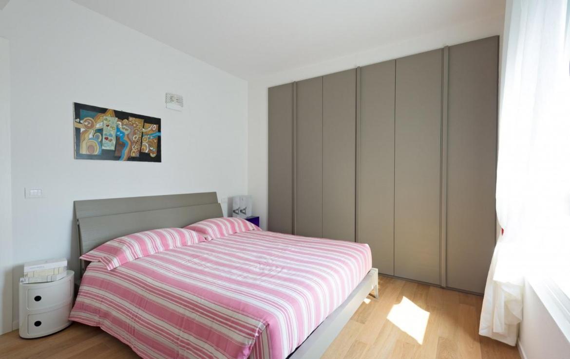 Modern Apartments Lake View With Pool Муссо Экстерьер фото